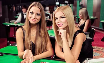 Biểu tượng tai nghe hỗ trợ khách hàng 24/7, thể hiện dịch vụ chăm sóc tận tâm của win1 casino